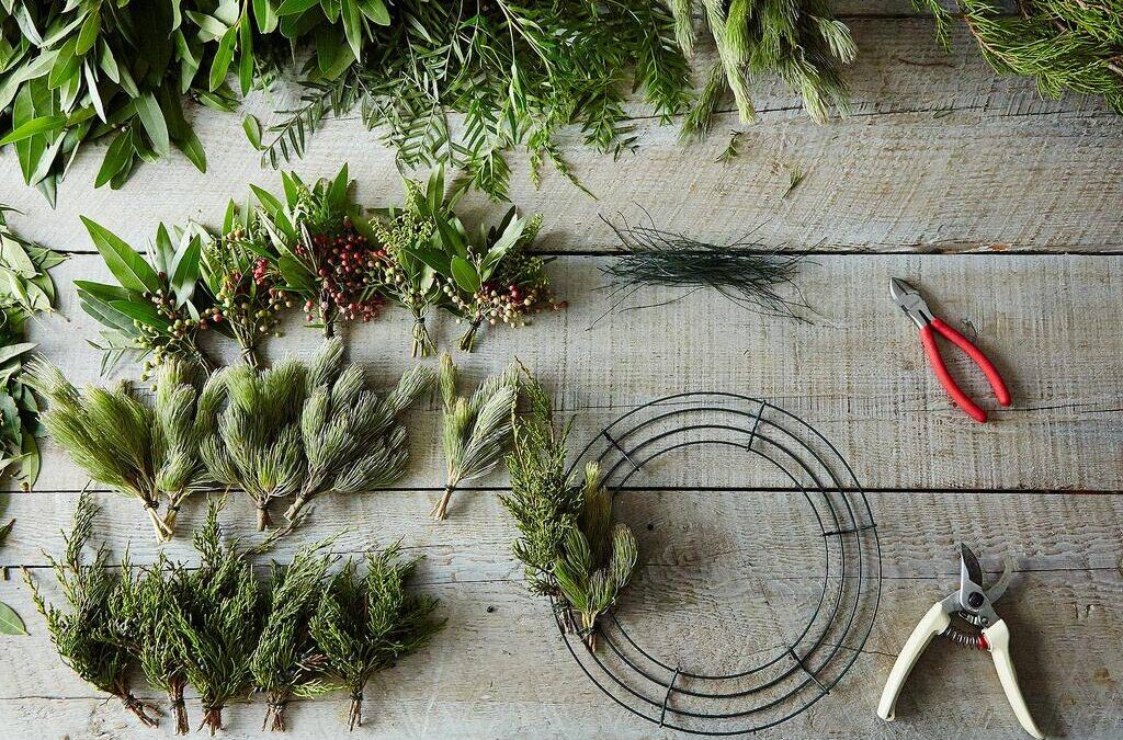 Making a Traditional Greenery Wreath